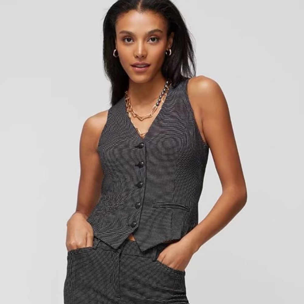 WHBM Black + White Knit Vest, size 0, NWT